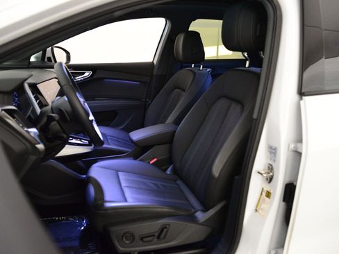 Used 2024 Audi Q4 e-tron Premium w/ Convenience Package image 4