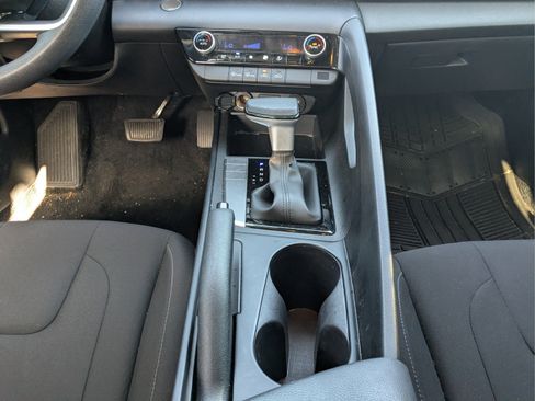 Used 2023 Hyundai Elantra SEL FWD image 14