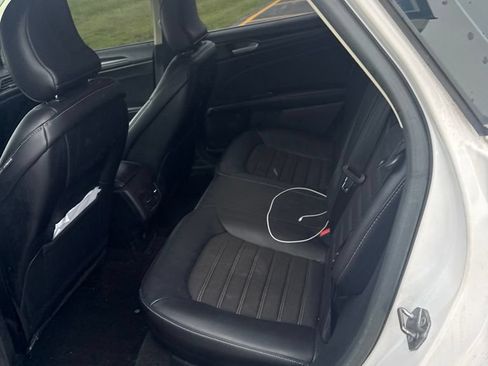 Used 2018 Ford Fusion SE w/ Equipment Group 201A FWD image 8