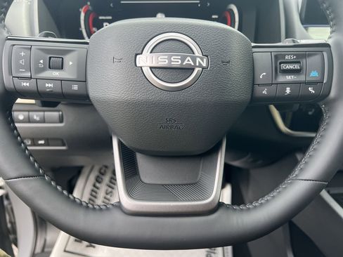 Certified 2025 Nissan Rogue SL w/ Tech Package FWD image 8