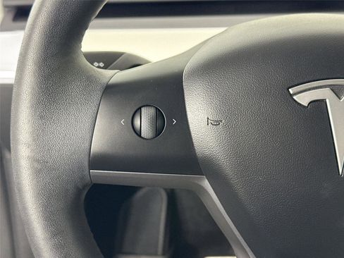 Used 2022 Tesla Model Y Performance AWD/4WD image 17