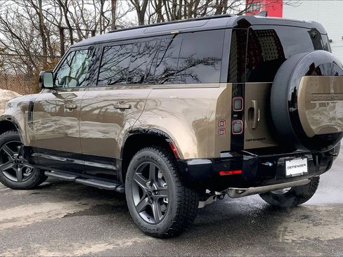 New 2026 Land Rover Defender 110 X-Dynamic SE image 12