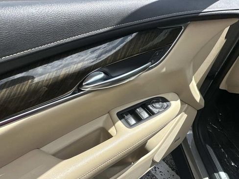 Used 2019 Cadillac XT5 FWD image 16