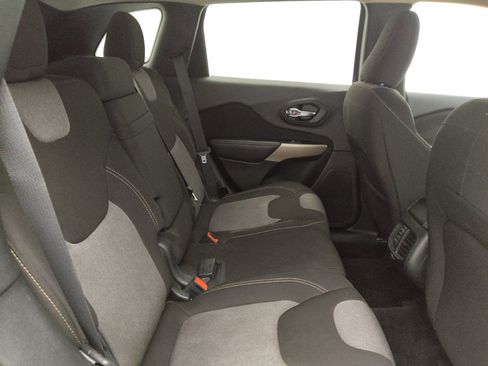 Used 2018 Jeep Cherokee Latitude image 19