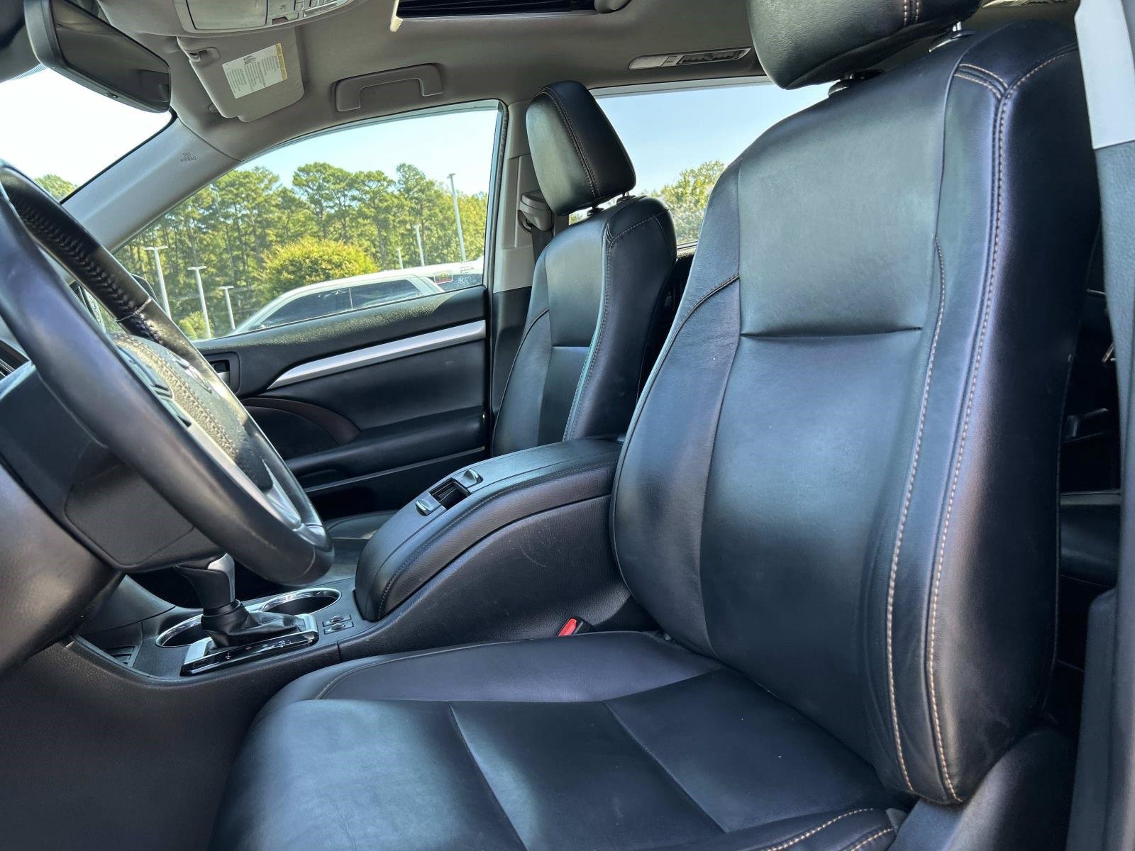Used 2019 Toyota Highlander XLE FWD image 20
