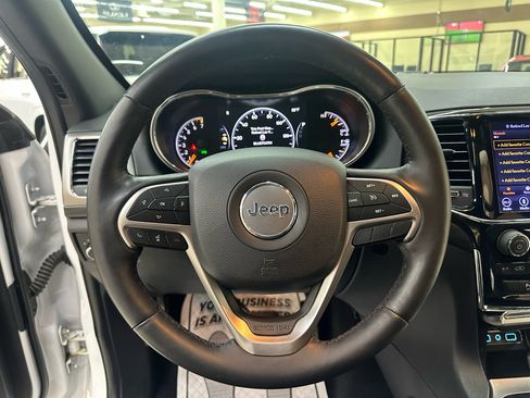 Used 2019 Jeep Grand Cherokee Altitude image 23