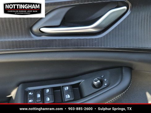 New 2025 Jeep Grand Cherokee Altitude image 21