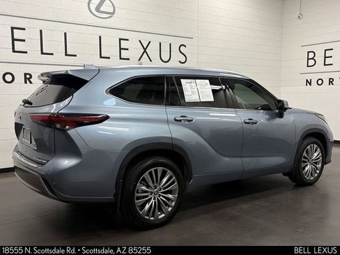 Used 2024 Toyota Highlander Platinum AWD/4WD image 4