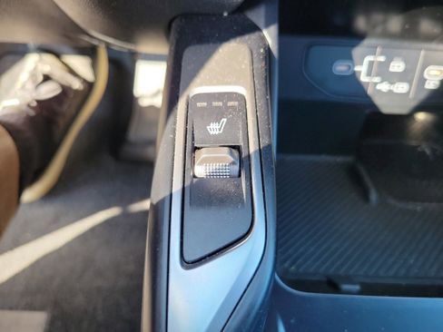 Used 2024 Kia Sorento S image 25