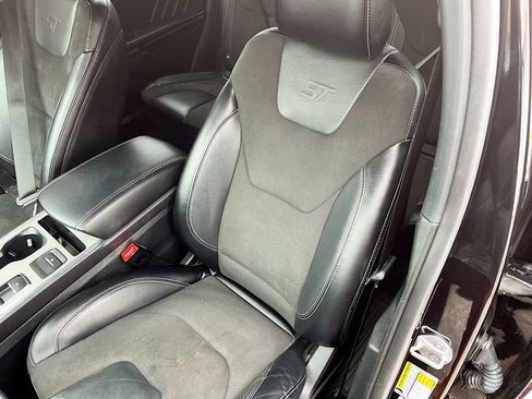 Used 2023 Ford Edge ST image 21