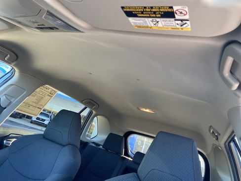 Used 2021 Toyota RAV4 LE image 28