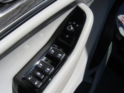 Used 2021 Jeep Grand Cherokee L Overland w/ Advanced Protech Group III image 24