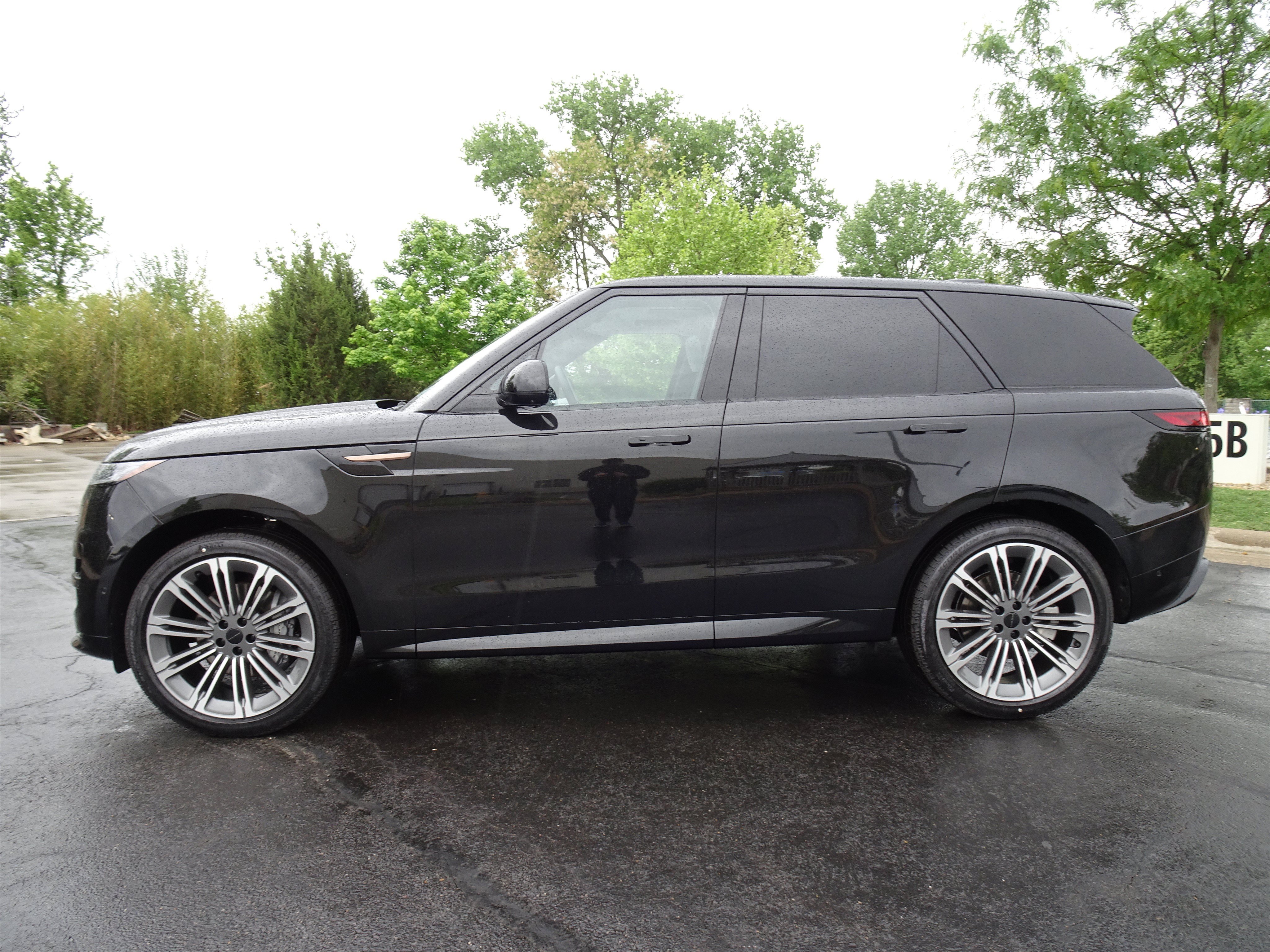 New 2026 Land Rover Range Rover Sport Dynamic SE AWD/4WD image 9