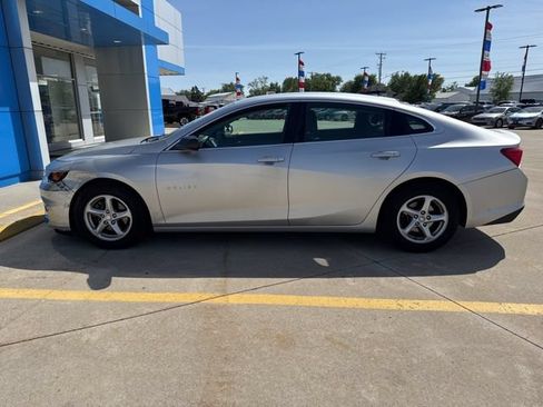Used 2017 Chevrolet Malibu LS w/ LPO, Convenience Package 1 FWD image 3