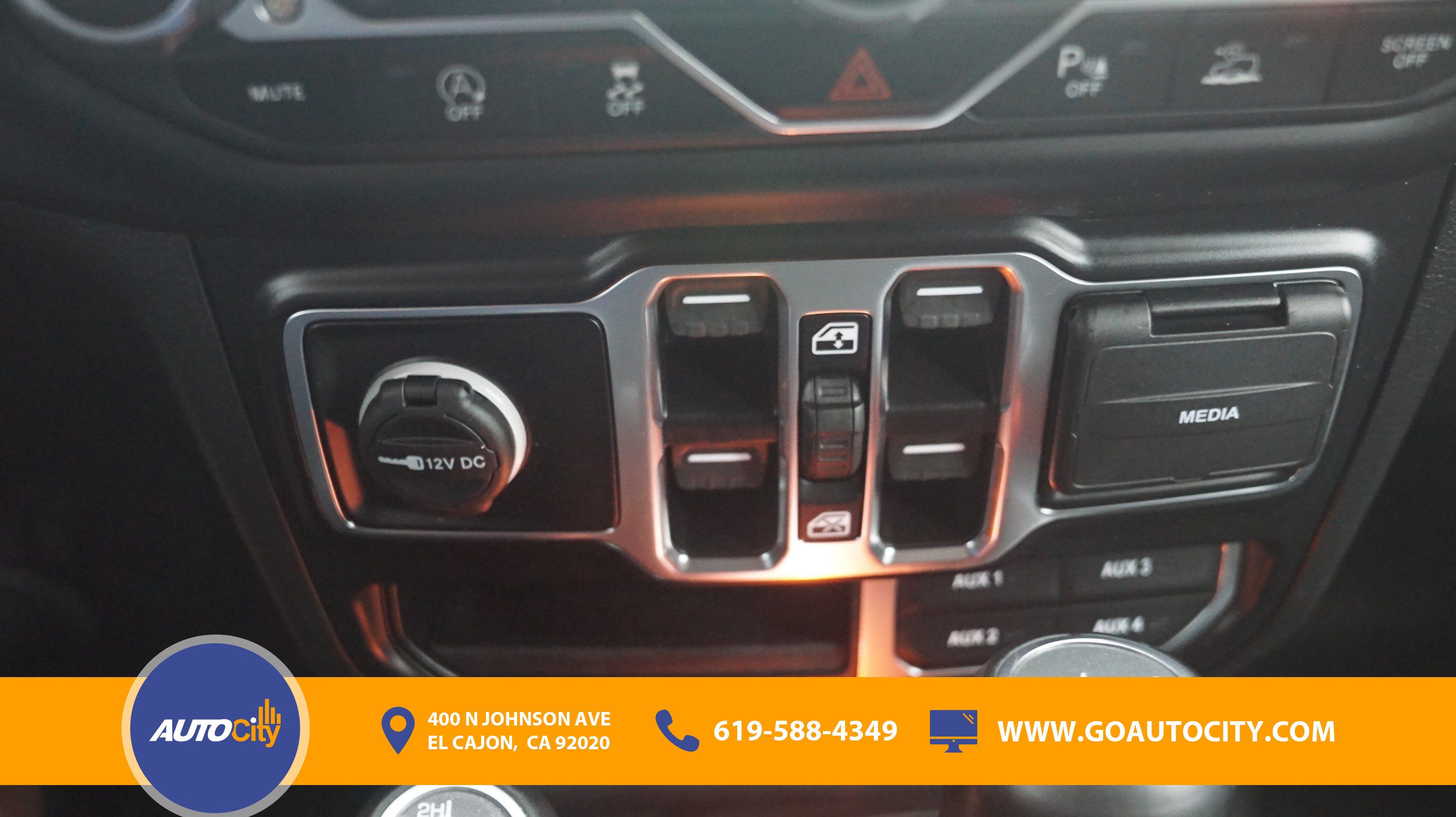 Used 2022 Jeep Wrangler Unlimited Sahara AWD/4WD image 22