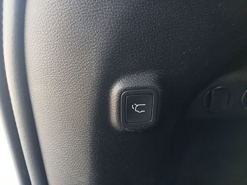 Used 2019 Jeep Cherokee Limited w/ Trailer Tow Group image 39