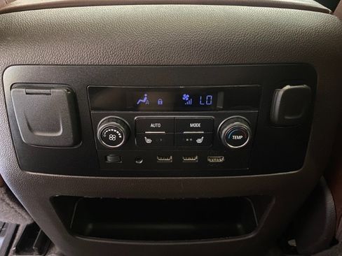 Used 2020 Chevrolet Suburban Premier w/ Premier 6.2L Value Package AWD/4WD image 47