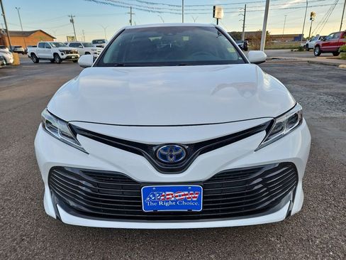 Used 2018 Toyota Camry LE image 3
