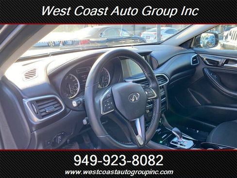 Used 2019 INFINITI QX30 image 10