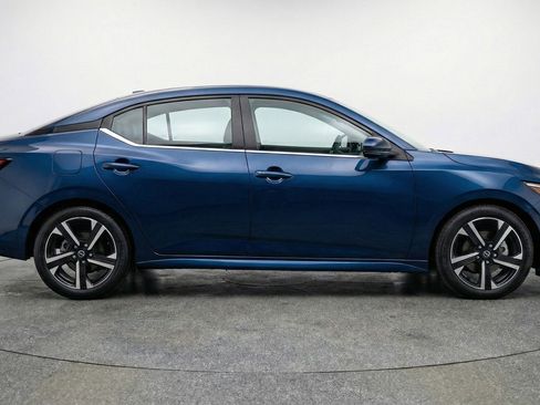 Used 2025 Nissan Sentra SV image 11