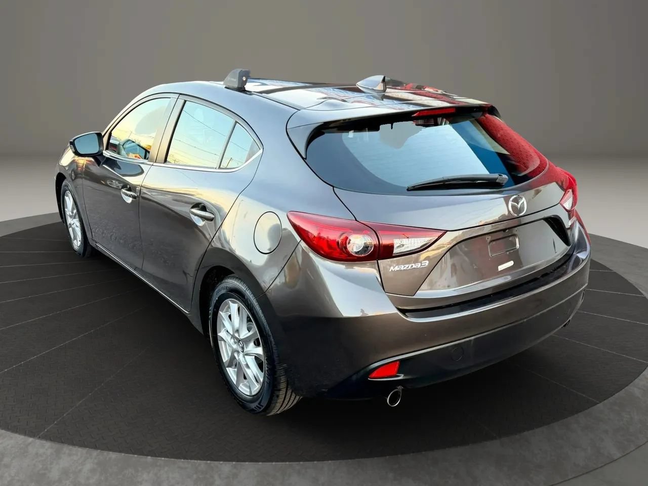 Used 2016 MAZDA MAZDA3 i Touring w/ Popular Equipment Package FWD image 5