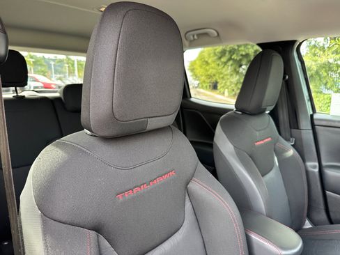 Used 2019 Jeep Renegade Trailhawk image 17