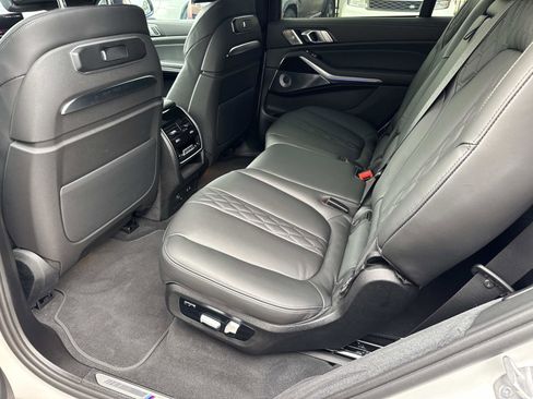 Used 2025 BMW X7 M60i image 15