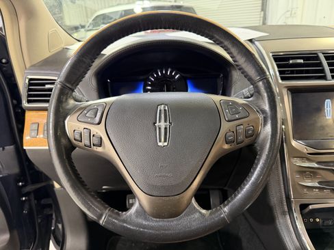 Used 2013 Lincoln MKX Base image 16
