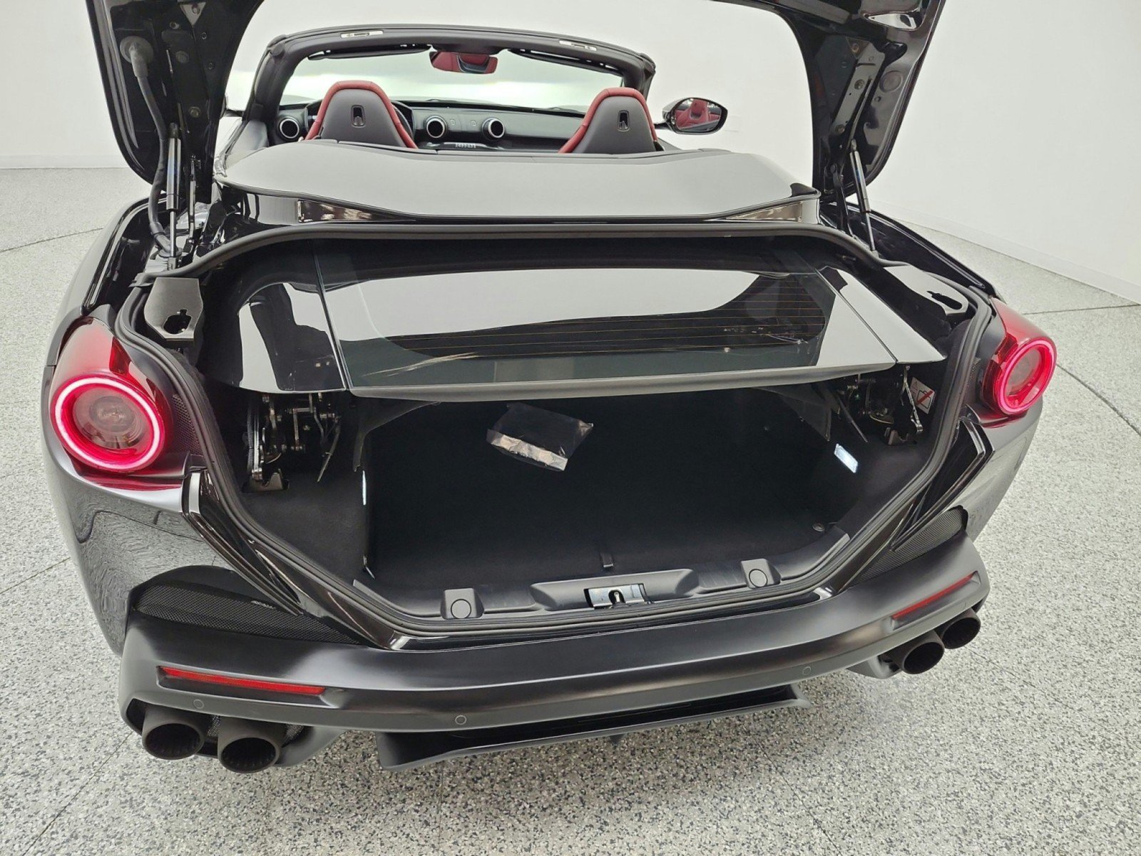 Used 2020 Ferrari Portofino RWD image 20