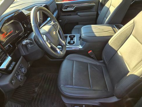 Used 2025 Chevrolet Silverado 2500 LTZ w/ LTZ Premium Package image 3