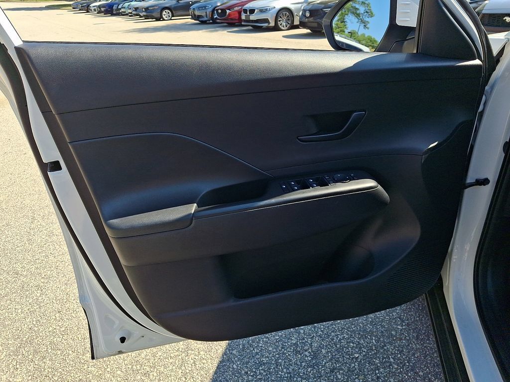 Used 2024 Hyundai Kona SEL w/ Convenience Package FWD image 12