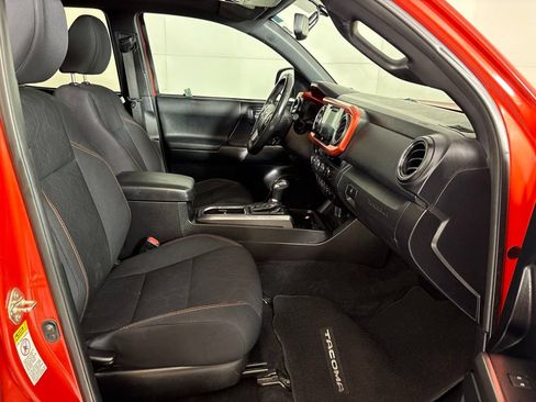 Used 2016 Toyota Tacoma TRD Sport AWD/4WD image 18