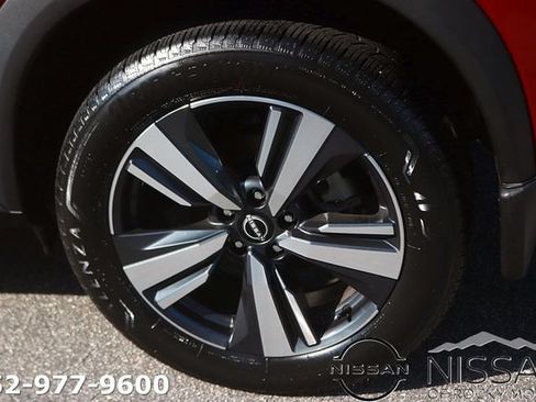 Certified 2024 Nissan Rogue SL FWD image 9
