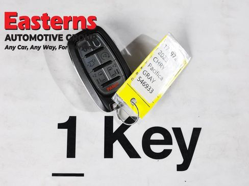 Used 2023 Chrysler Pacifica Touring-L FWD image 25