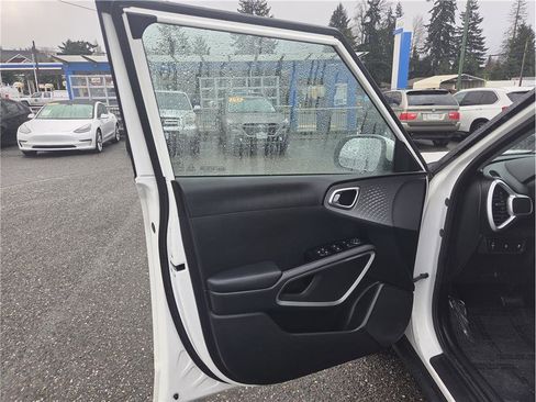 Used 2020 Kia Soul LX image 14