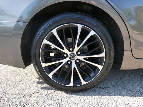 Used 2018 Toyota Camry SE w/ Convenience Package FWD image 28
