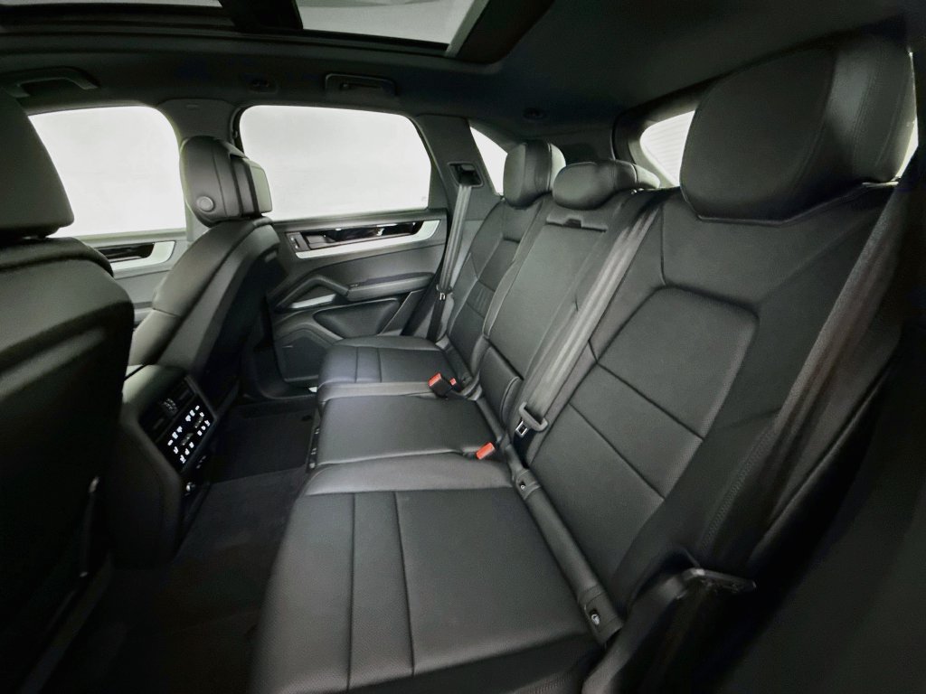 Certified 2026 Porsche Cayenne AWD/4WD image 26