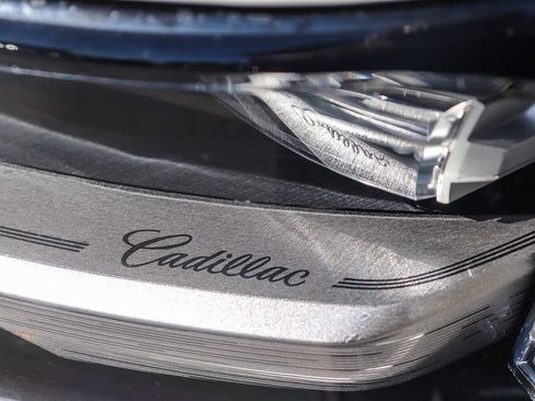 Used 2022 Cadillac Escalade Premium Luxury RWD image 6