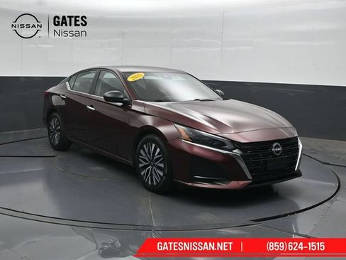 Used 2025 Nissan Altima 2.5 SV FWD image 4