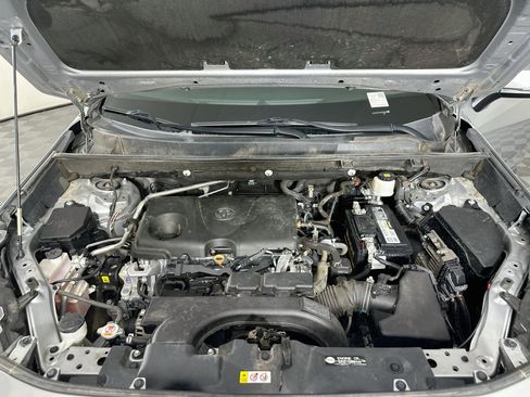 Used 2020 Toyota RAV4 LE w/ Carpet Mat Package FWD image 31