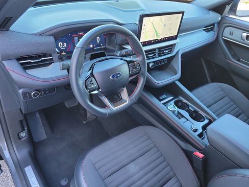Used 2025 Ford Explorer ST-Line w/ ST-Line Street Pack AWD/4WD image 8