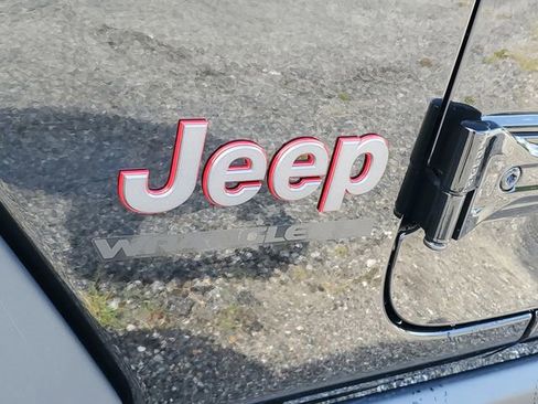 Used 2024 Jeep Wrangler Unlimited Rubicon w/ Convenience Group image 27