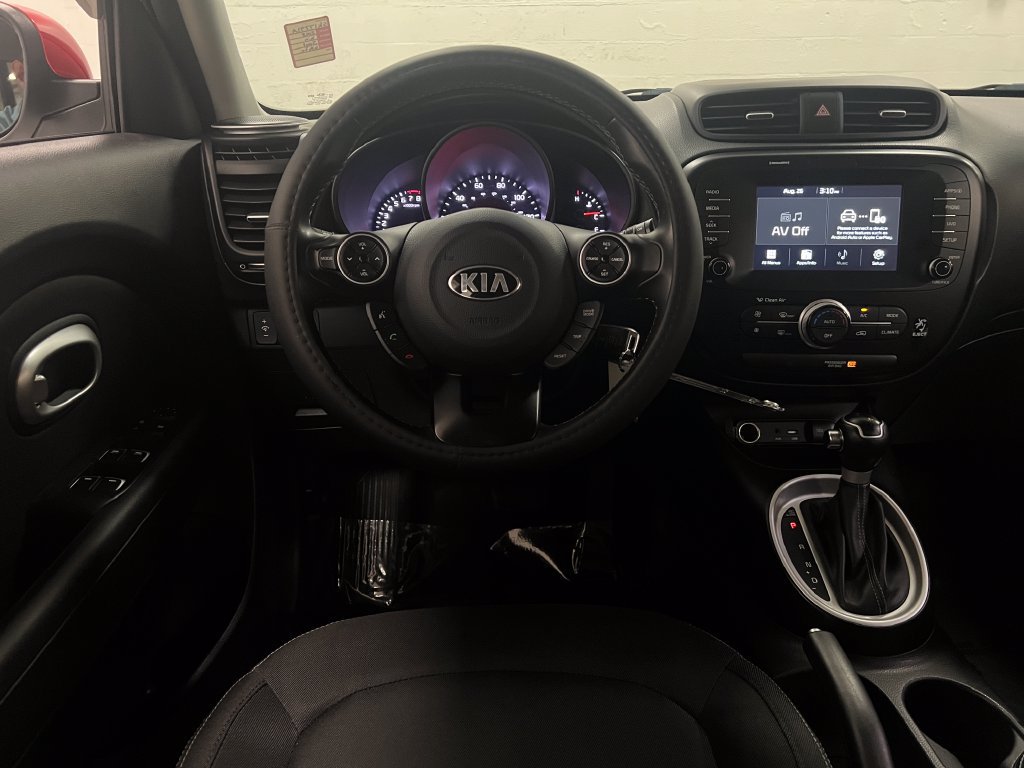 Used 2018 Kia Soul + FWD image 14