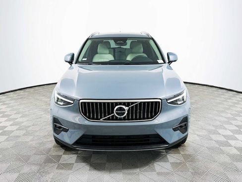 Used 2023 Volvo XC40 B5 Plus w/ Driver Assist Package AWD/4WD image 2