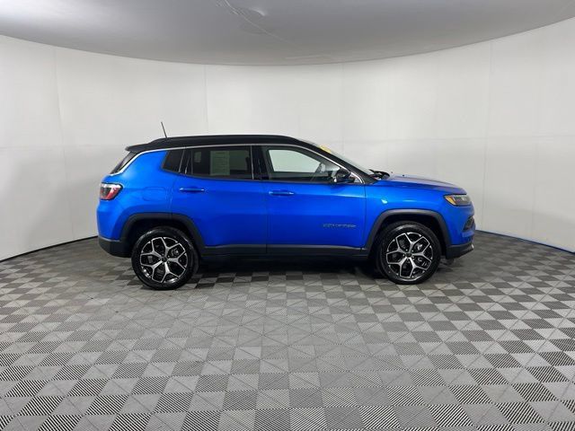 Used 2026 Jeep Compass Limited AWD/4WD image 8