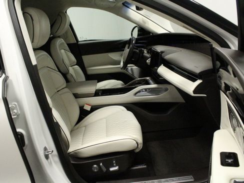Used 2024 Lincoln Nautilus Black Label AWD/4WD image 15