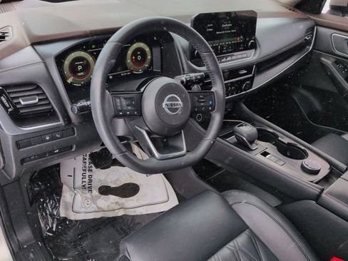 Used 2021 Nissan Rogue Platinum image 11