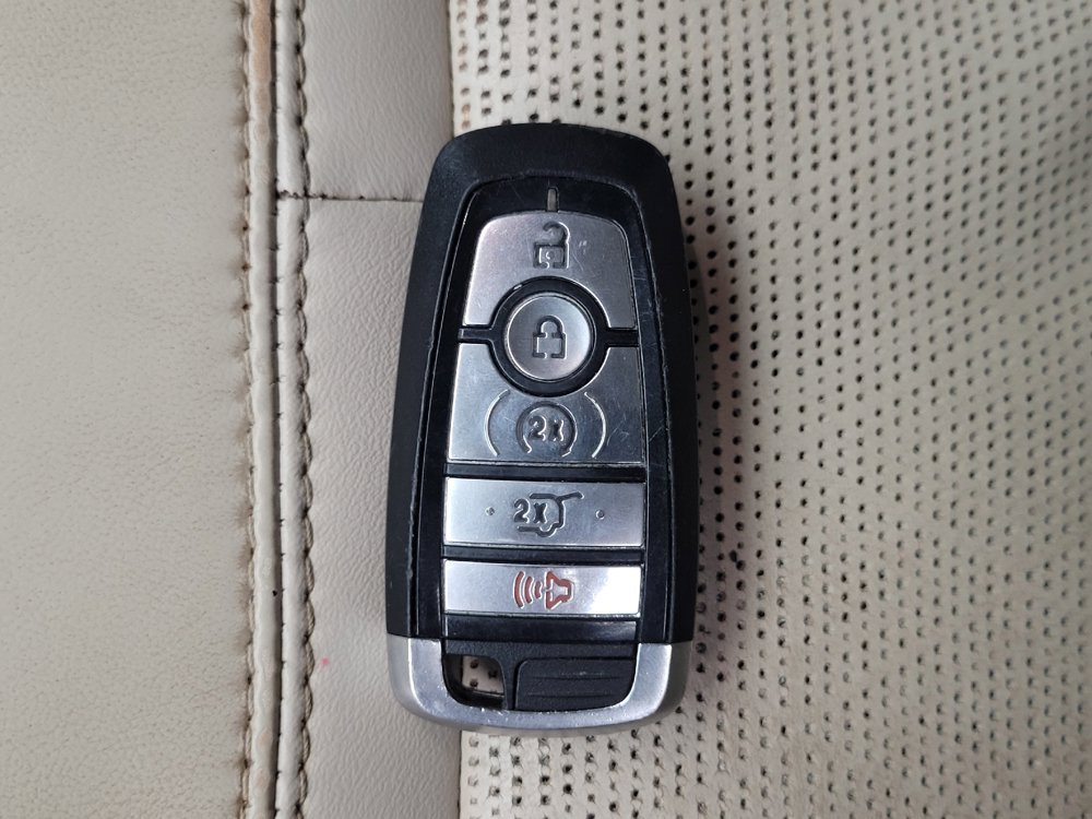 Used 2022 Ford Explorer Platinum w/ Equipment Group 601A AWD/4WD image 32