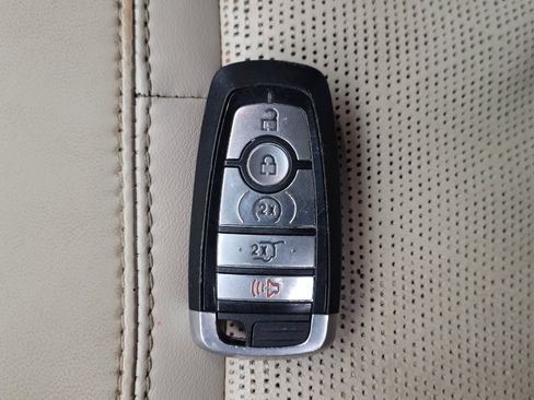 Used 2022 Ford Explorer Platinum w/ Equipment Group 601A AWD/4WD image 32
