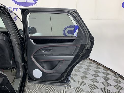 Used 2023 Bentley Bentayga AWD/4WD image 38
